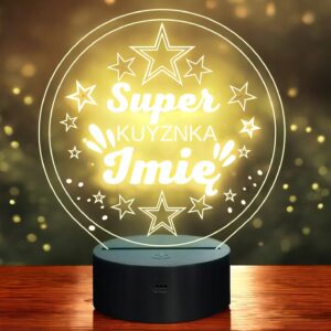 Lampka Nocna LED Statuetka Super Kuzynka Rodzina na Prezent Grawer