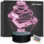 Lampka Nocna LED Imię Statuetka Książki i Kawa Kawiarnia na Prezent Grawer
