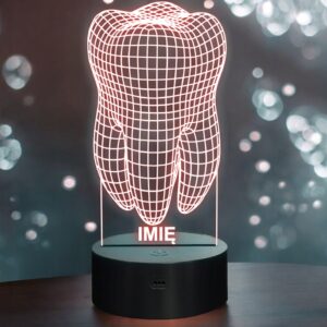 Lampka Nocna LED Ząb 3D Iluzja Prezent Dentysty z Imieniem na Prezent