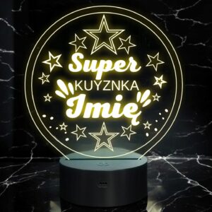 Lampka Nocna LED Statuetka Super Kuzynka Rodzina na Prezent Grawer