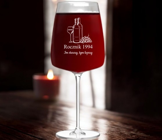 Kieliszek do Wina z Grawerem Im Starszy Tym Lepszy na Prezent 600ml Kieliszek do Wina z Grawerem Im Starszy Tym Lepszy na Prezent 600ml