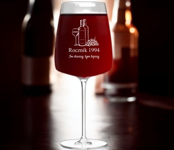 Kieliszek do Wina z Grawerem Im Starszy Tym Lepszy na Prezent 600ml Kieliszek do Wina z Grawerem Im Starszy Tym Lepszy na Prezent 600ml