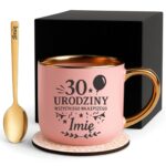 Kubek Personalizowany z Imieniem Róż + Łyżeczka i Podstawka Zestaw na 30 Urodziny v.6