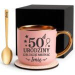 Kubek Personalizowany z Imieniem Róż + Łyżeczka i Podstawka Zestaw na 50 Urodziny v.3