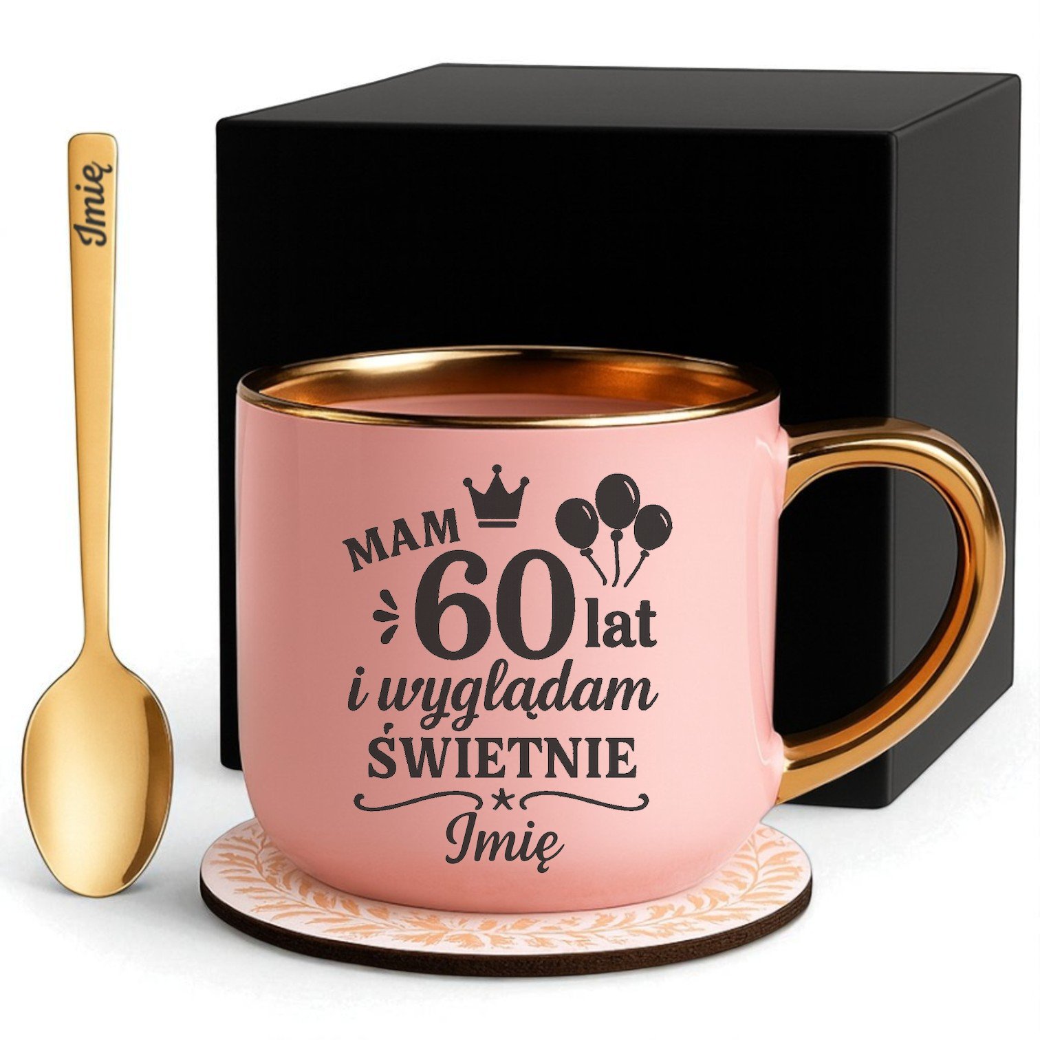 Kubek Personalizowany z Imieniem Róż + Łyżeczka i Podstawka Zestaw na 60 Urodziny v.5 Kubek Personalizowany z Imieniem Róż + Łyżeczka i Podstawka Zestaw na 60 Urodziny v.5