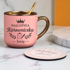 Kubek Personalizowany z Imieniem Róż + Łyżeczka i Podstawka Zestaw dla Kierowniczki v.1