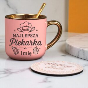 Kubek Personalizowany z Imieniem Róż + Łyżeczka i Podstawka Zestaw dla Piekarki v.1