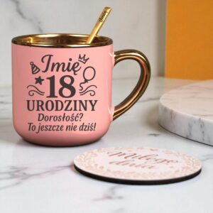 Kubek Personalizowany z Imieniem Róż + Łyżeczka i Podstawka Zestaw na 18 Urodziny v.3