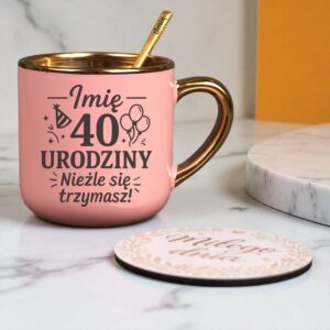Kubek Personalizowany z Imieniem Róż + Łyżeczka i Podstawka Zestaw na 40 Urodziny v.3