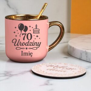 Kubek Personalizowany z Imieniem Róż + Łyżeczka i Podstawka Zestaw na 70 Urodziny v.4
