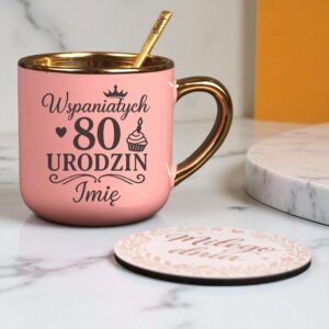 Kubek Personalizowany z Imieniem Róż + Łyżeczka i Podstawka Zestaw na 80 Urodziny v.5
