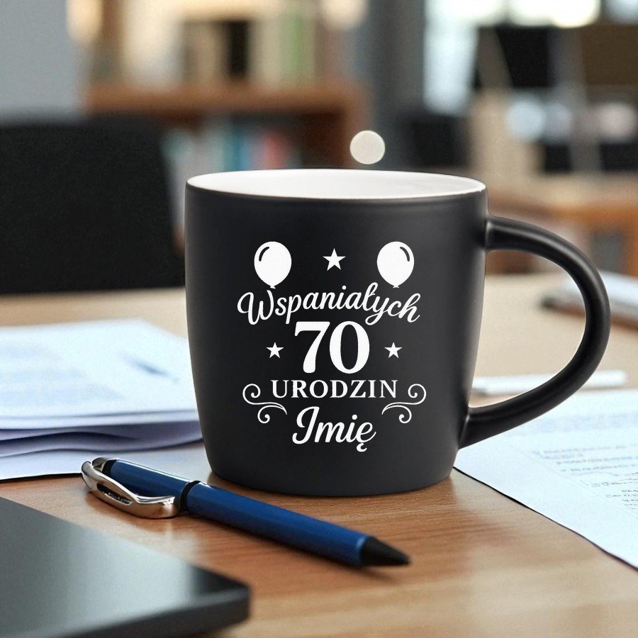 3 kubek z grawerem na 70 urodziny z balonami i ozdobami 1 kzgc0180 3 kubek z grawerem na 70 urodziny z balonami i ozdobami 1 kzgc0180