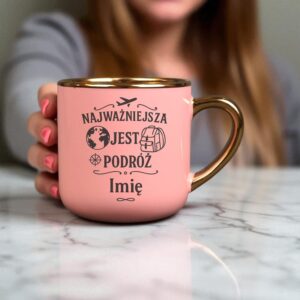 Kubek Personalizowany z Imieniem Róż + Łyżeczka i Podstawka Zestaw dla Podróżniczki v.2