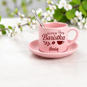 3 filizanka rozowa z yzeczka i talerzykiem personalizowana dla baristki rozbudowany 1 filr0005