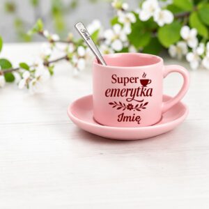 3 filizanka rozowa z yzeczka i talerzykiem personalizowana dla emerytki rozbudowany 2 filr0026