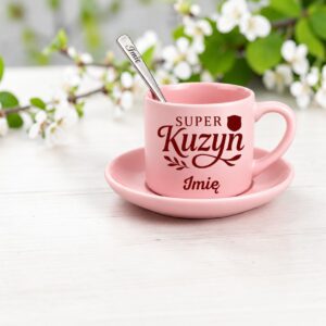 3 filizanka rozowa z yzeczka i talerzykiem personalizowana dla kuzyna profesjonalny 2 filr0059