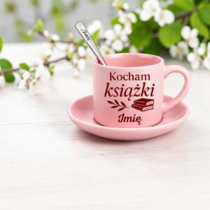 3 filizanka rozowa z yzeczka i talerzykiem personalizowana dla mola ksiazkowego rozbudowany 2 filr0066